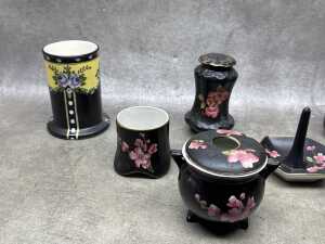 Six antique pieces with various decorations on matte black ground - 2