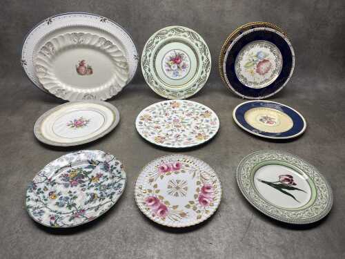 Assorted English porcelain cabinet and serving plates
