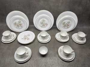 Royal Doulton Yorkshire Rose porcelain for six - 2