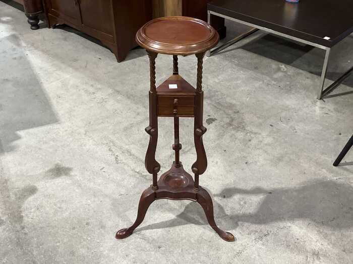 Timber pedestal plant stand