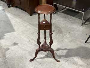 Timber pedestal plant stand