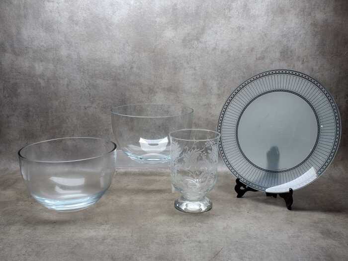 Four contemporary crystal homeware items