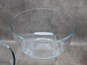 Four contemporary crystal homeware items - 3