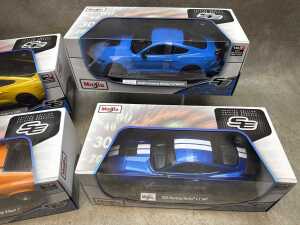 Four Maisto special edition 1:18 scale die-cast model Ford Mustang cars - 3