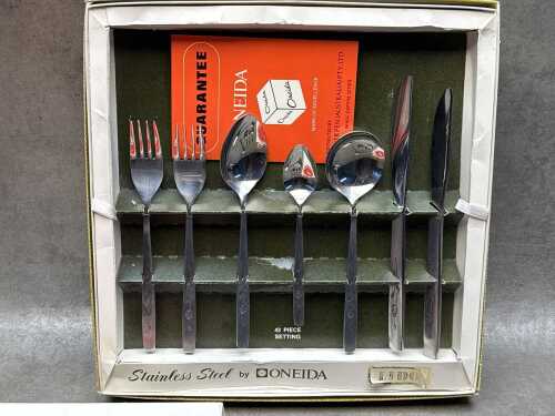 Vintage stainless steel cutlery, mainly Oneida