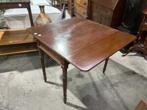 Mahogany drop-leaf side table - 2
