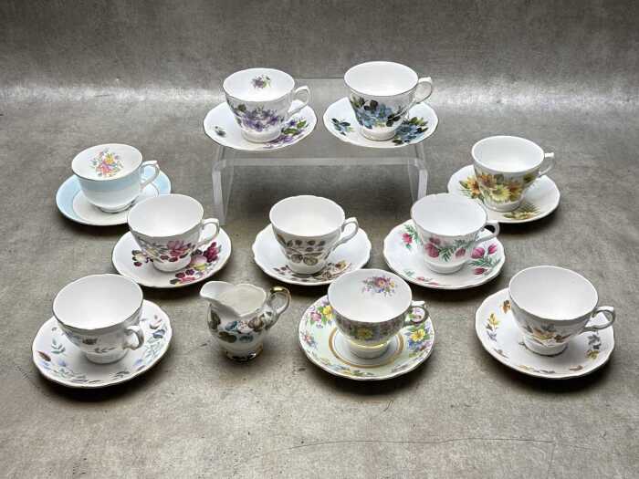10 English porcelain duos, together with a creamer