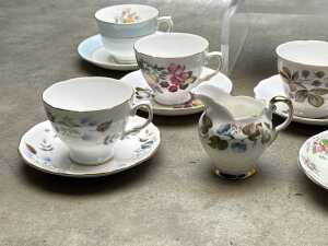 10 English porcelain duos, together with a creamer - 4