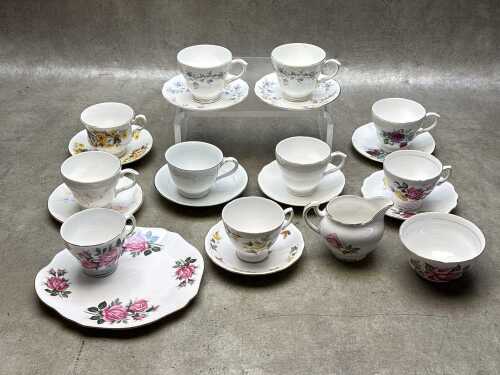 10 porcelain duos, including one large tennis set, sugar bowl and creamer