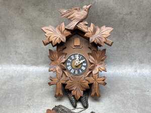 Timber cuckoo clock with pendulum and weights - 2