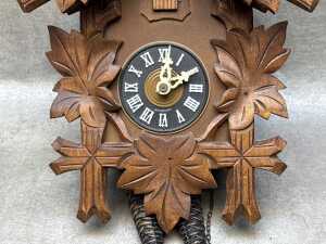 Timber cuckoo clock with pendulum and weights - 3