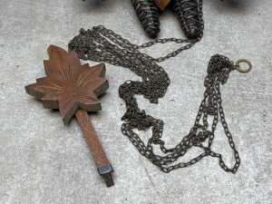 Timber cuckoo clock with pendulum and weights - 4