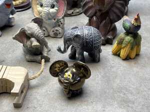 Collection of decoratiove elephant figures and money boxes - 3