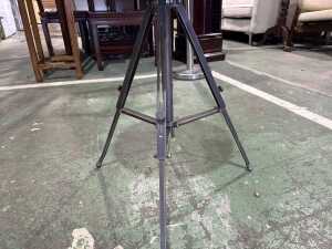 Metal foldable tripod table - 2