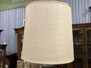 Metal and leatherette green geometric patterned table lamp - 2