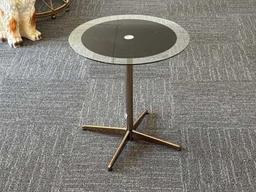 Upo height-adjustable occasional table (display)