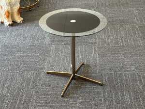 Upo height-adjustable occasional table (display)