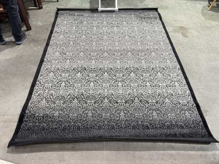 Modern polypropylene rug