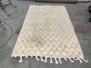 Modern polypropylene rug
