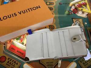 Louis Vuitton Compact Zippy cream leather wallet - 4