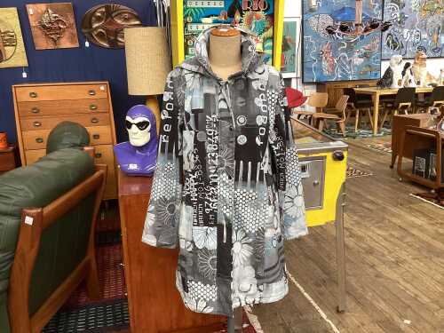 Dolcezza Art Simple winter long-line jacket in black/ white, size XXL