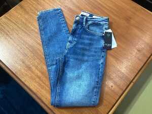Guess 1981 Mountain Slope skinny jeans, size 27