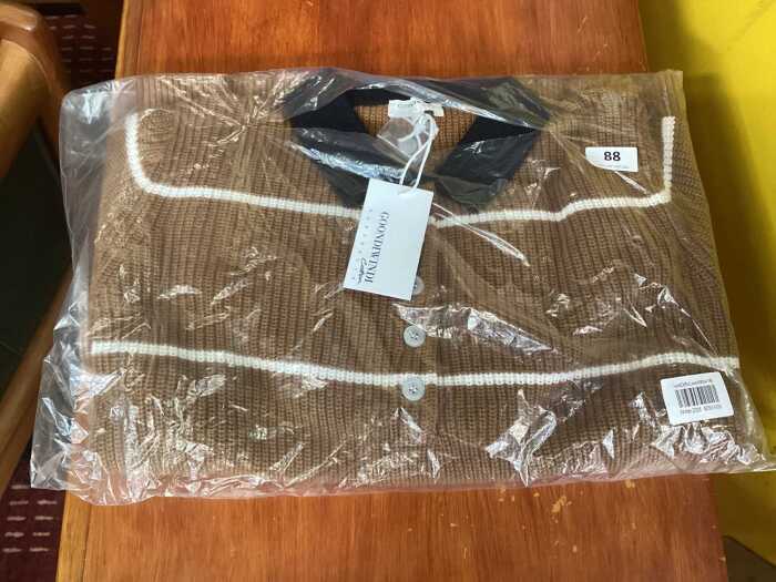 Goondiwindi, Australia, brown-collared knit, size 16