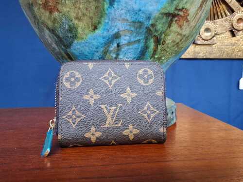 Designer-style coin purse in brown tones