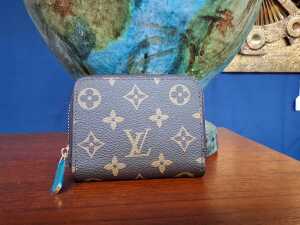 Designer-style coin purse in brown tones