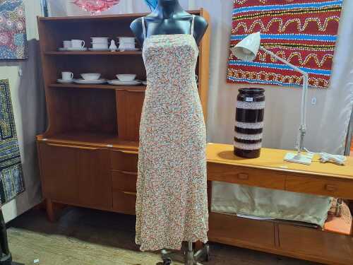 Forever New Georgina strappy midi dress in avenue daisy size 6