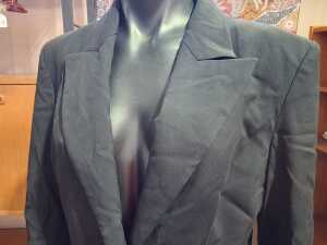 Cue blazer in black size 8 - 2