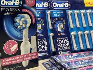 Group of Oral B products - 2