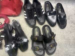 Group of women's accessories - 2