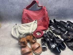 Group of women's accessories - 3