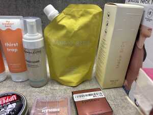 Group of beauty items - 4