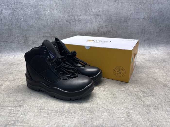 Mongrel Boots Non-Safety ZipSider Boot size 4 US
