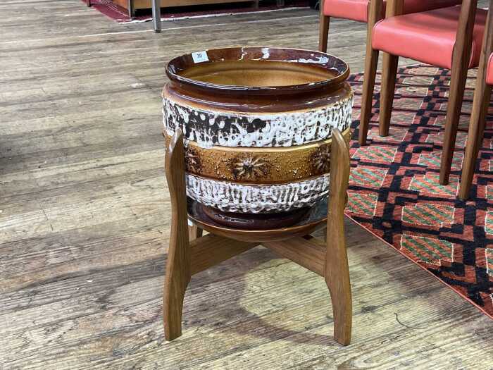 Mid-century Meera plant pot and saucer on timber stand