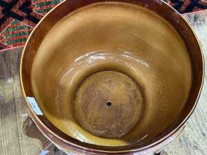 Mid-century Meera plant pot and saucer on timber stand - 4