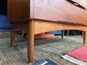 Mid-century teak chest of four drawers - 6