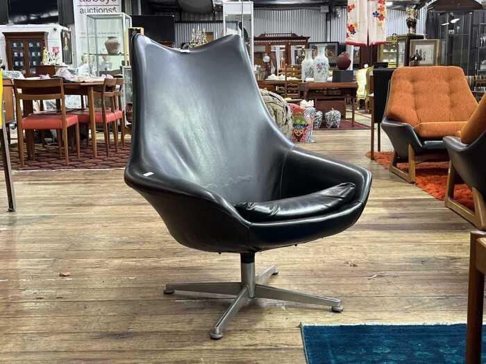Danish Deluxe 'Anita' mid-century swivel armchair