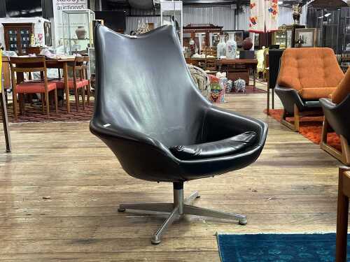 Danish Deluxe 'Anita' mid-century swivel armchair