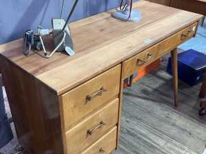 Mid-century myrtle desk - 2