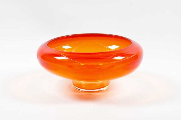Art glass centrepiece bowl