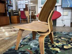 Pair of Eames LCW style chairs - 4