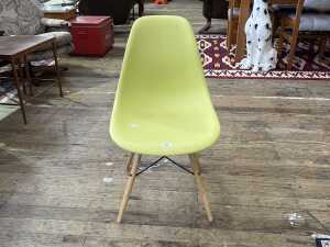 Charles and Ray Eames, Eames Office moulded plastic side chair - 2