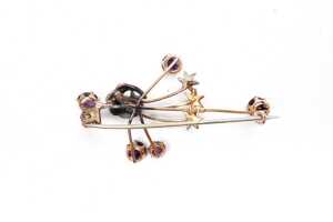 An antique amethyst and seed pearl brooch in 9 carat yellow gold - 3
