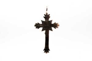 A crucifix in 9 carat yellow gold - 3