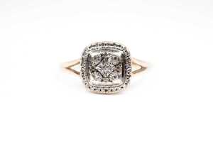 A diamond ring in 9 carat yellow gold