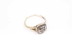 A diamond ring in 9 carat yellow gold - 2