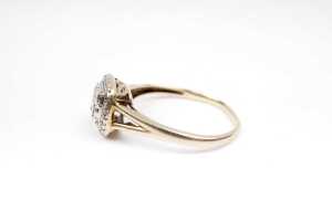 A diamond ring in 9 carat yellow gold - 3